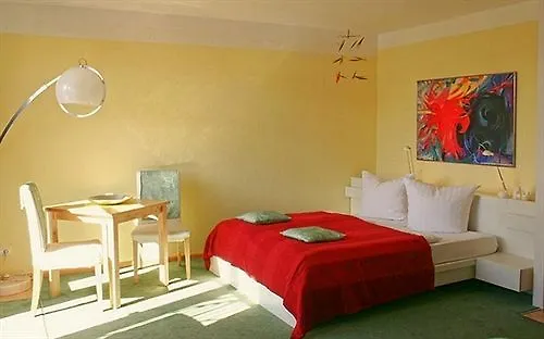Hotel Pension Senta Berlin Konukevi